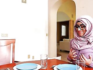 Shameless Hijab Housewives Are Totally Into Wild Threesome At Home